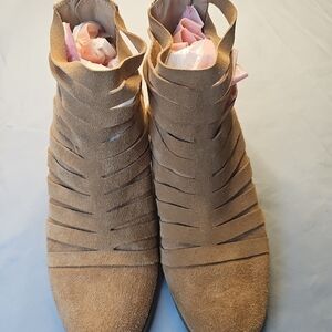 Carlos by Carlos Santana‎ Tan Ankle Booties Size 9